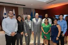 El Director de la OPS visita las oficinas del Campus Virtual de Salud Pública en Panamá